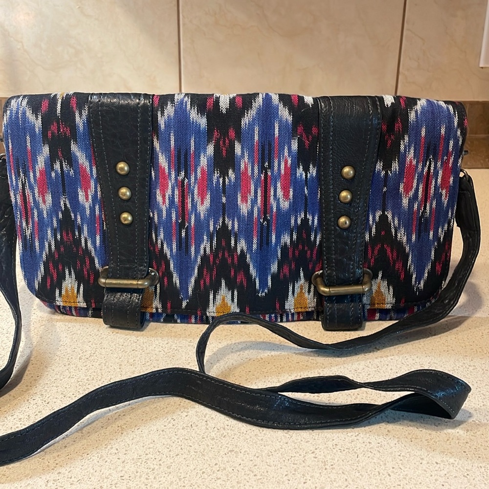 Like New Boho Style Aztec Print Canvas & Leather Crossbody Messenger Bag
